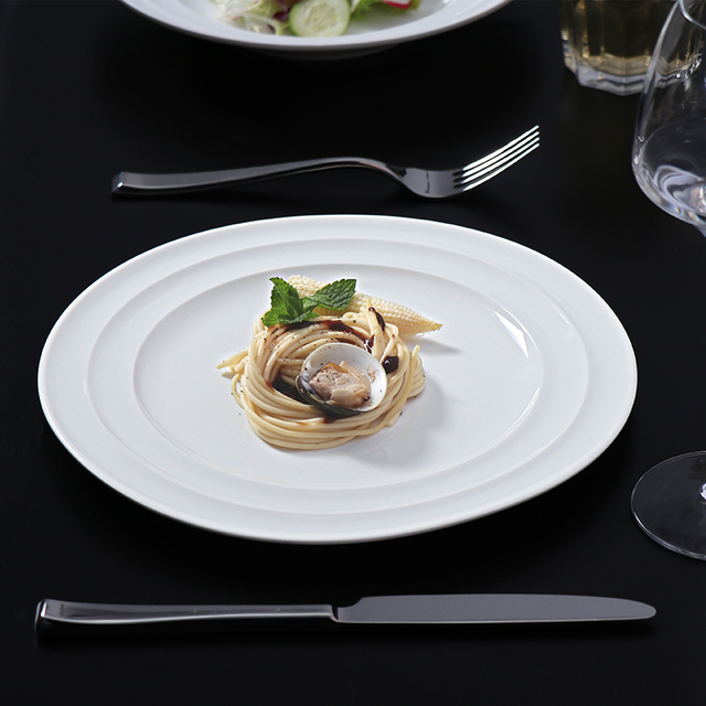 Ensemble d'assiettes en porcelaine blanche, vaisselle commerciale