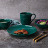 Ensemble de vaisselle de printemps aux couleurs vertes pour les repas en plein air