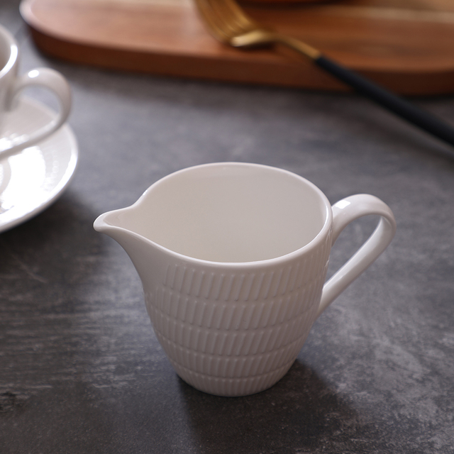 Pot à lait blanc 150 ml en porcelaine