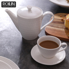 Théière à café en porcelaine blanche