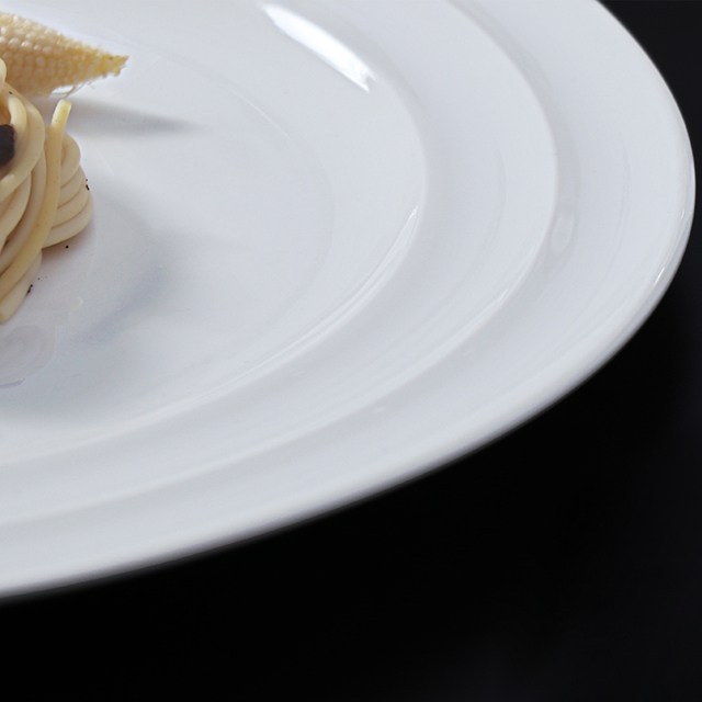 Ensemble d'assiettes en porcelaine blanche, vaisselle commerciale