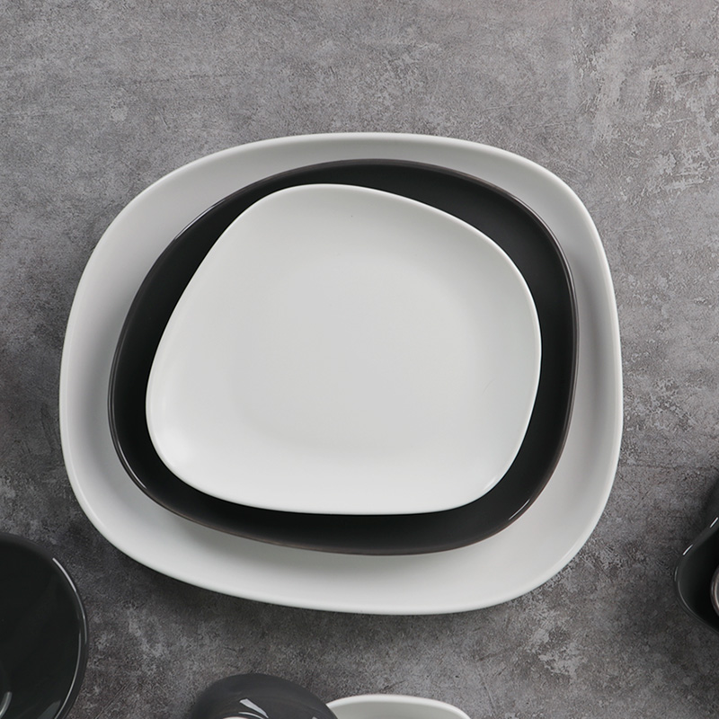 Vaisselle en porcelaine Eestaurant Terr tourbillon marques gris mat blanc assiette carrée irrégulière 