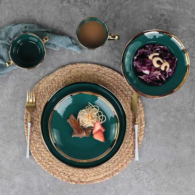 Ensemble de vaisselle en porcelaine d'usine de Guangzhou avec bordure dorée