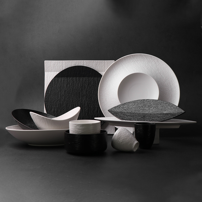 Service de table en grès, collection d'assiettes en porcelaine noire et blanche mate