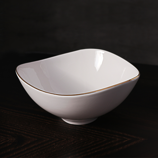 Bol en céramique blanche avec garniture dorée, bols en porcelaine avec logo de nom de restaurant personnalisé