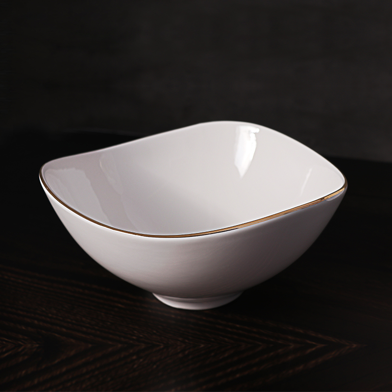 Assiette en céramique blanche avec garniture dorée, assiette à dîner en porcelaine avec logo de nom de restaurant personnalisé 