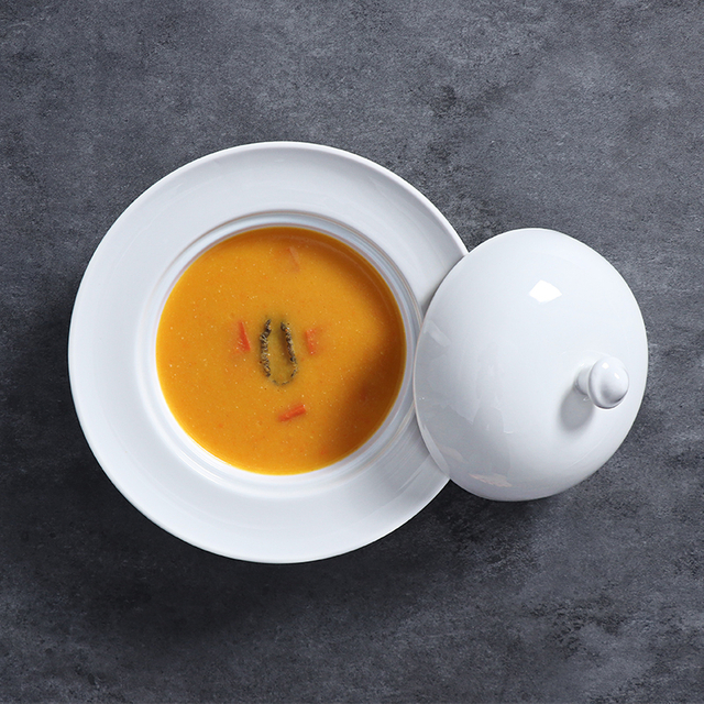 Assiettes de restaurant en porcelaine blanche avec couvercle