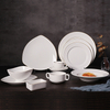 Ensemble d'assiettes et de bols de restaurant en porcelaine