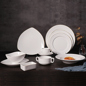 Ensemble d'assiettes et de bols de restaurant en porcelaine