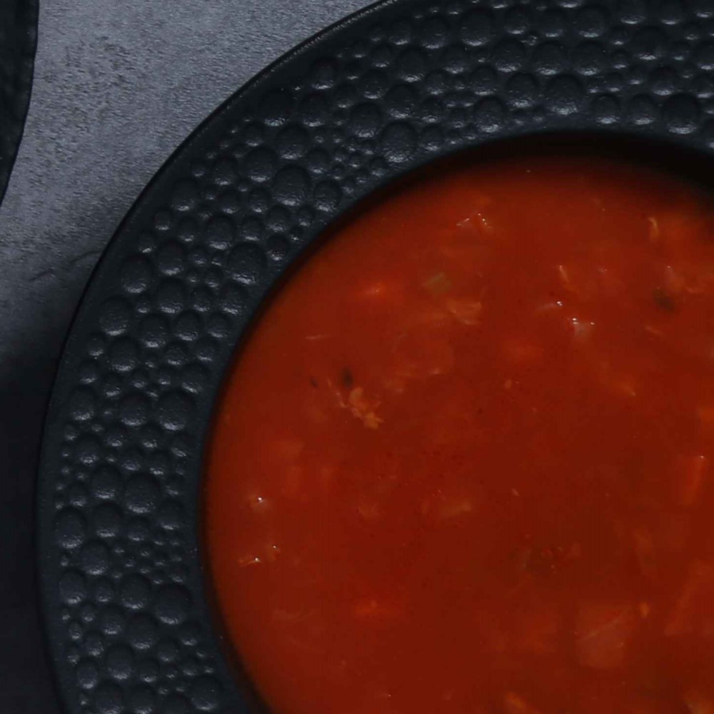 Assiette de plats noirs et blancs pour les restaurants étoilés Michelin de Chicago