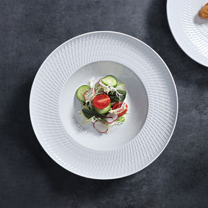 Assiette à pâtes au design unique en porcelaine blanche à bord large pour hôtel