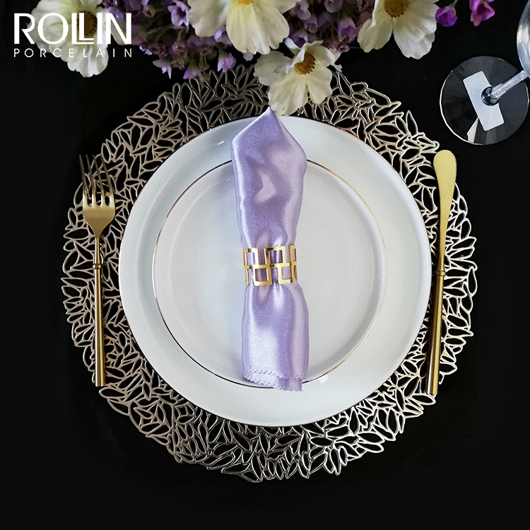 Assiette de dîner blanche de porcelaine de jante d'or de vaisselle de mariage pour l'événement 