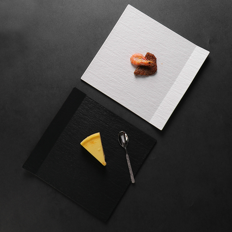 Assiette irrégulière blanche en porcelaine, assiette carrée à poignée pour restaurants