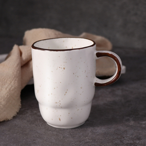 Tasse en céramique de tasses artisanales mouchetées beiges nordiques