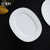 Les assiettes de dîner en porcelaine blanche moderne ont placé des plats en céramique pour les restaurants