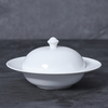 Assiettes de restaurant en porcelaine blanche avec couvercle