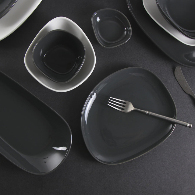 Service de table coréen moderne en porcelaine, irrégulier, couleur gris foncé