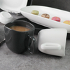 Tasses en céramique noires et blanches sous tasses en porcelaine émaillée