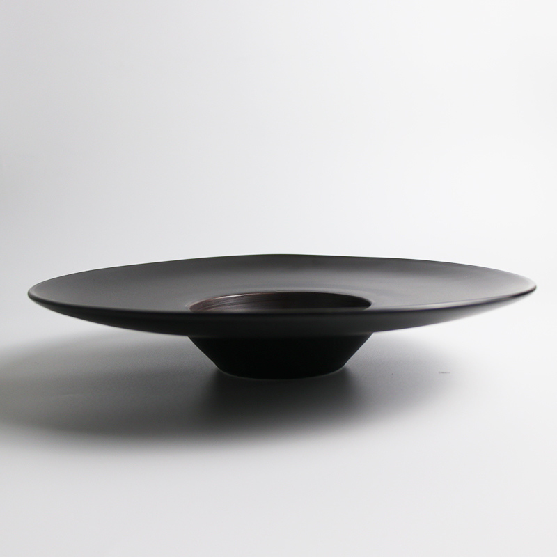 Assiette à pâtes coréenne en céramique noir mat 