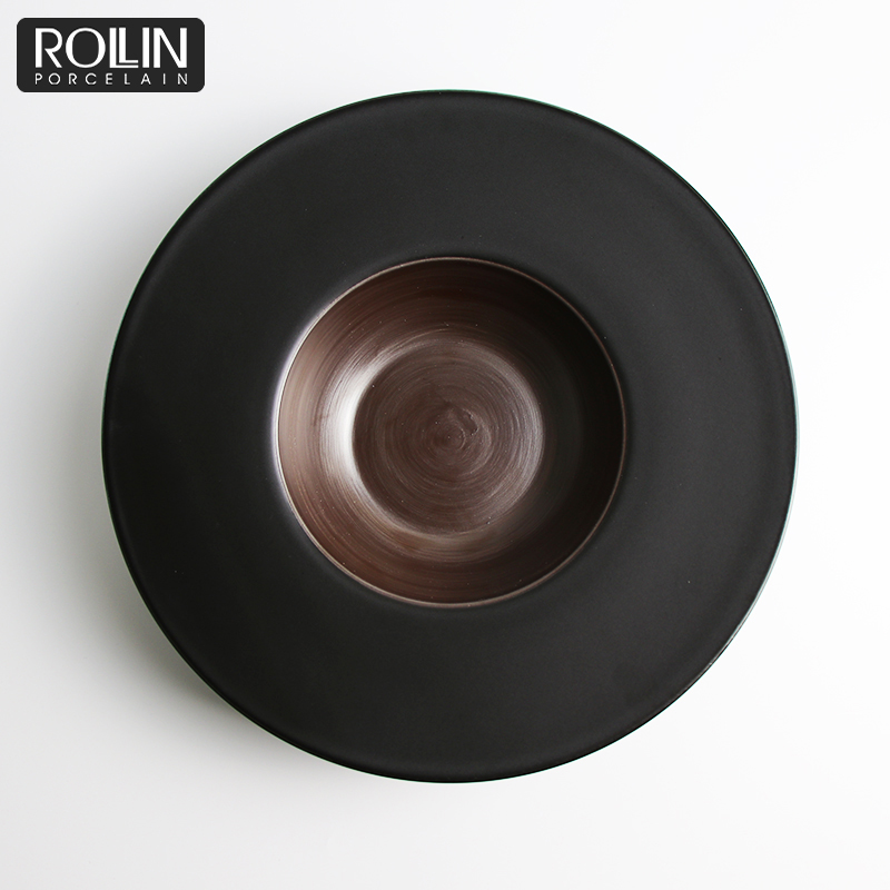 Assiette à pâtes pour restaurant italien Michelin, noir mat