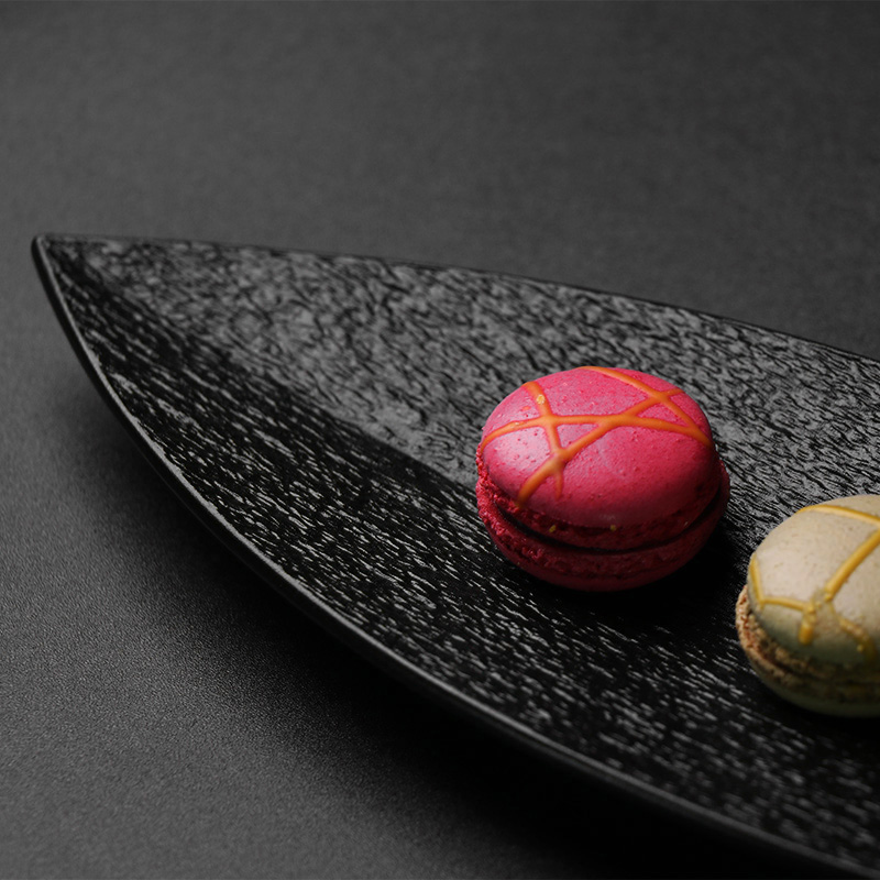 Service de table en grès, collection d'assiettes en porcelaine noire et blanche mate