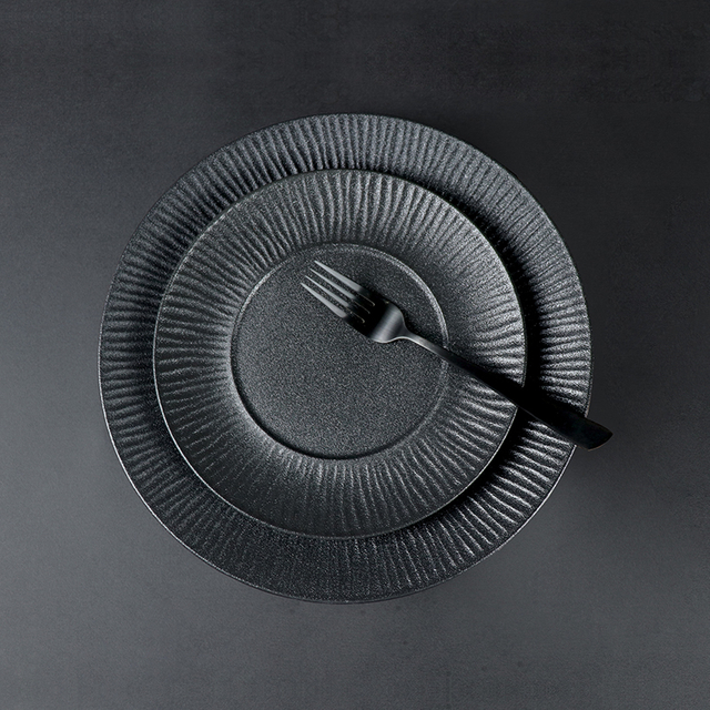 Vaisselle en porcelaine nouvelle conception Matt Frosting Black Restaurant Plate