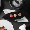 Assiette en forme de feuille en céramique, assiette à gâteau noire et blanche mate, assiette à sushi