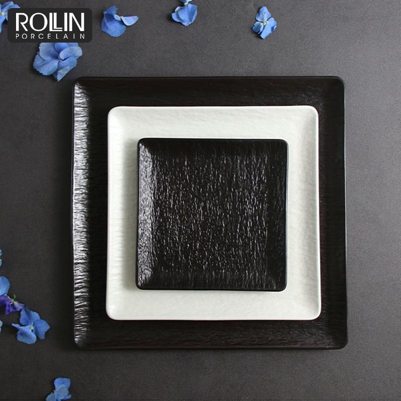 Assiettes de chargeur noires, assiettes carrées noires et blanches, ensemble d'assiettes en grès de chine, vaisselle lavable au lave-vaisselle pour hôtel