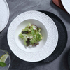 Assiette de plats noirs et blancs pour les restaurants étoilés Michelin de Chicago