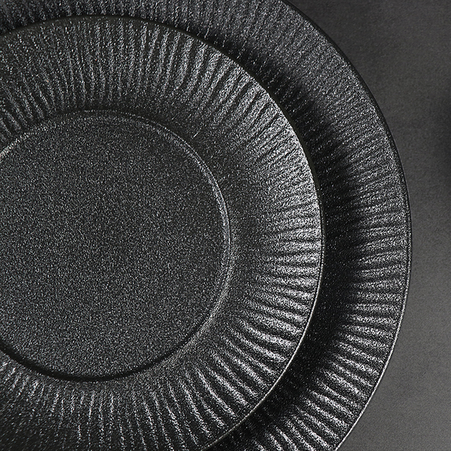 Vaisselle en porcelaine nouvelle conception Matt Frosting Black Restaurant Plate