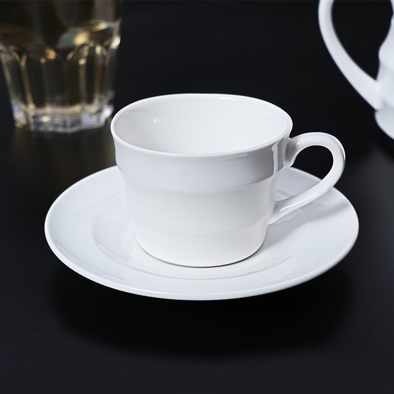 Soucoupe blanche de tasse de café de tasses de thé de porcelaine de conception minimaliste pour le café