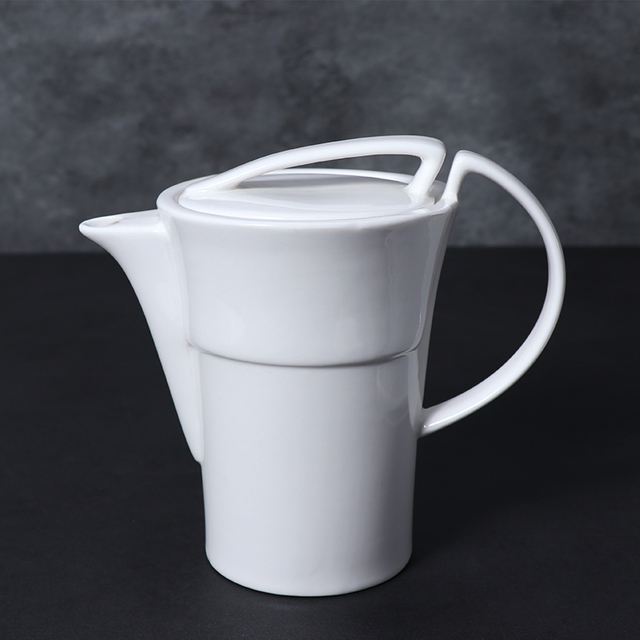 Théière en porcelaine blanche au design unique pour la maison 