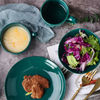 Ensemble de vaisselle de printemps aux couleurs vertes pour les repas en plein air