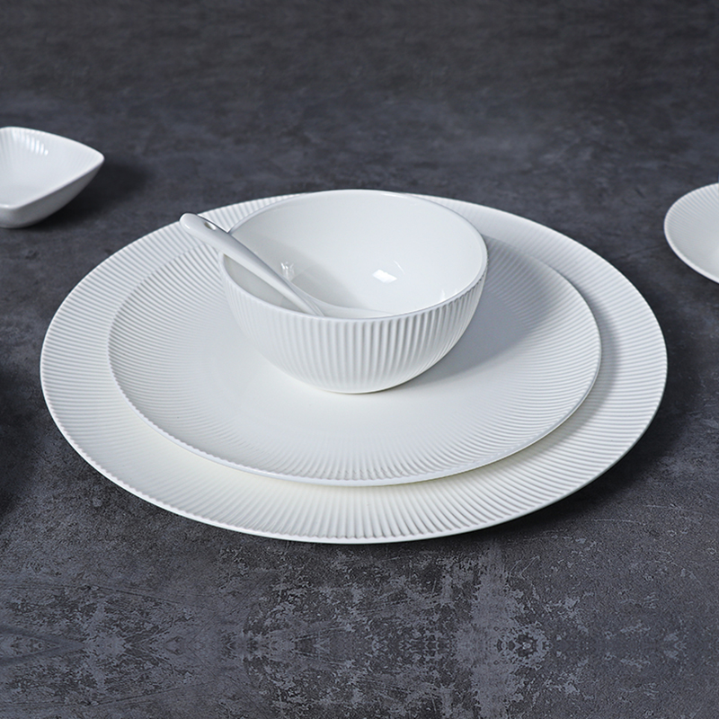 Nouveau Ensemble d'assiettes en porcelaine d'os assiettes commerciales