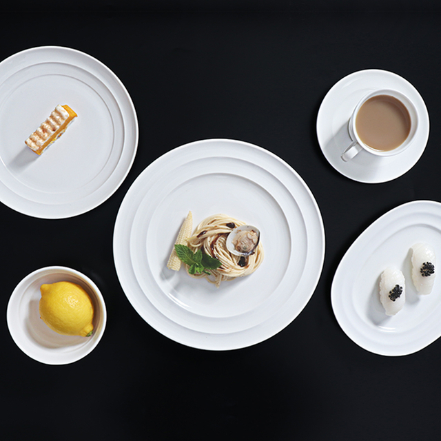 Grandes assiettes ovales en porcelaine, soutien aux restaurants bulgares