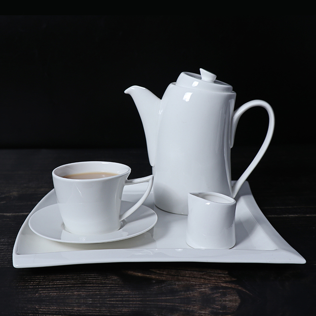 Soucoupe de tasse à café en céramique de conception de taille de dame ensemble de tasse à café en porcelaine blanche personnalisé