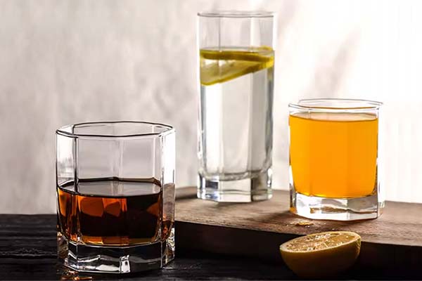 Verres à eau pour le service de table quotidien