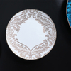 La vaisselle nordique place les assiettes en porcelaine d'os de jante d'or réglées pour le restaurant