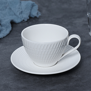Tasses et assiettes en porcelaine blanche de 5 à 6 onces