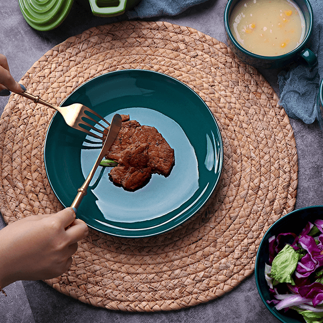 Vaisselle de luxe or vert assiette ensemble vaisselle porcelaine heureux célibataires dîner ensemble brillant céramique grès vaisselle pour hôtel