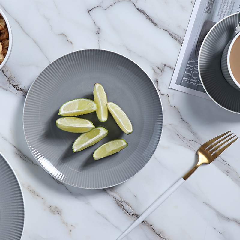 Assiettes et bols gris foncé, ensemble de salle à manger, tasse à café en porcelaine moderne, vaisselle de table, assiette de luxe en céramique pour dîner de Restaurant
