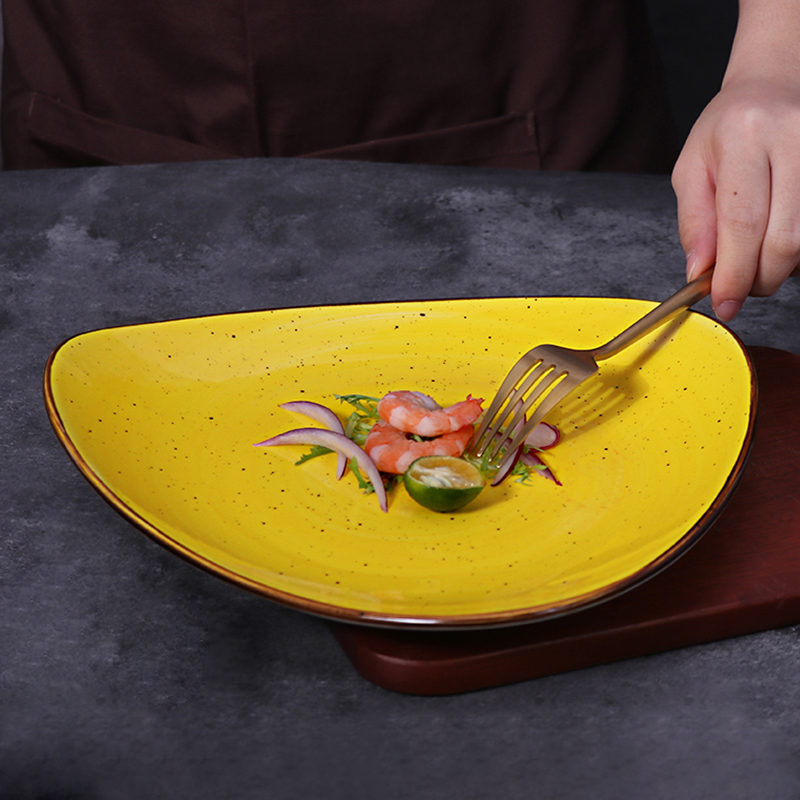 Le jaune réglé de dîner de porcelaine a adapté le plat en céramique de vaisselle aux besoins du client réglé pour l'hôtel dinning