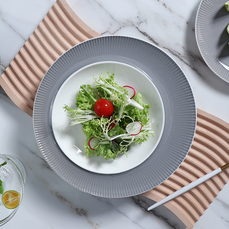 Assiettes et bols gris foncé, ensemble de salle à manger, tasse à café en porcelaine moderne, vaisselle de table, assiette de luxe en céramique pour dîner de Restaurant