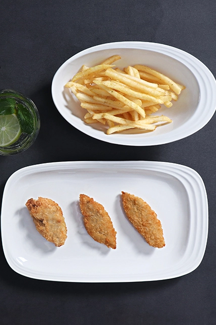 assiette en porcelaine blanche