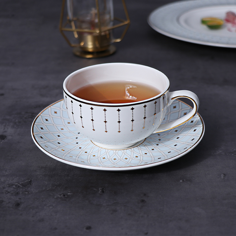 Vaisselle blanche en porcelaine tendre Vaisselle en porcelaine tendre