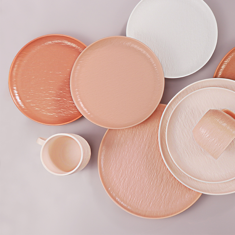 Ensemble de vaisselle rose