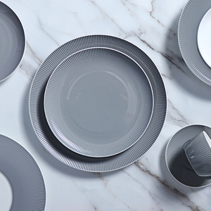 Assiettes et bols gris foncé, ensemble de salle à manger, tasse à café en porcelaine moderne, vaisselle de table, assiette de luxe en céramique pour dîner de Restaurant