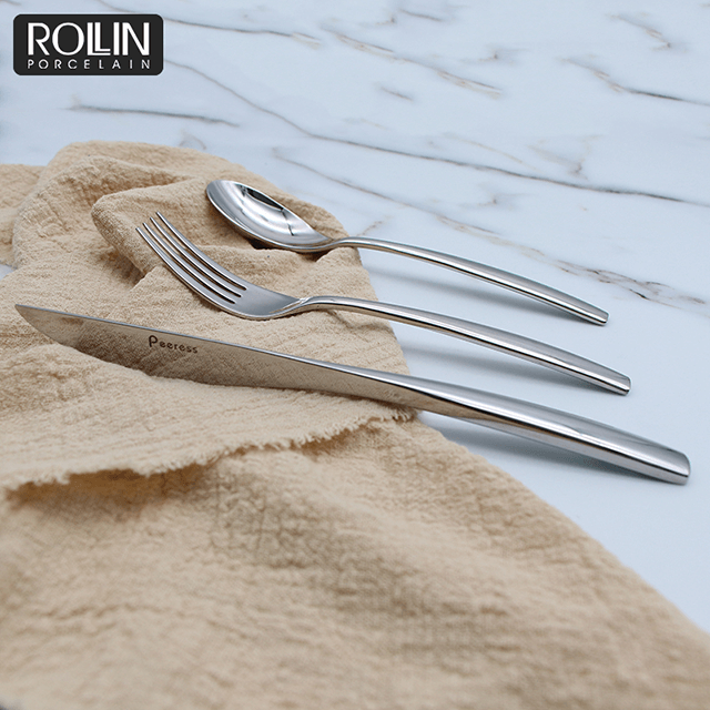 Peut personnaliser les ensembles de couverts en acier inoxydable de couteau de dîner de logo pour l'hôtel