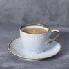 Assiette plate en porcelaine bleue