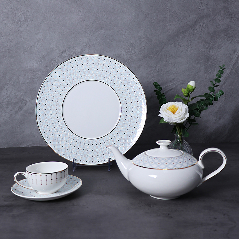 Michelin Restaurant Vaisselle Bone China Sky Light Blue Dinner Plates Gold Rim Spot Vaisselle Pour Hôtel